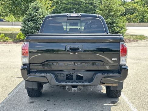 Used 2023 Toyota Tacoma TRD Off-Road w/ Technology Package AWD/4WD image 4