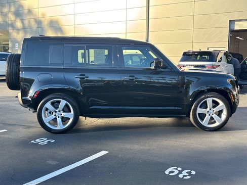 Certified 2025 Land Rover Defender 110 X-Dynamic SE image 7