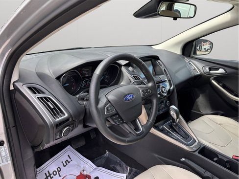 Used 2018 Ford Focus Titanium w/ Titanium Technology Package FWD image 6