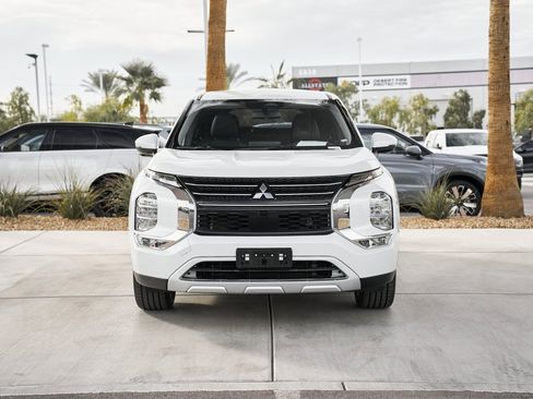 Used 2023 Mitsubishi Outlander SE image 6