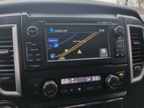 Used 2018 Nissan Titan SV w/ SV Convenience Package image 35