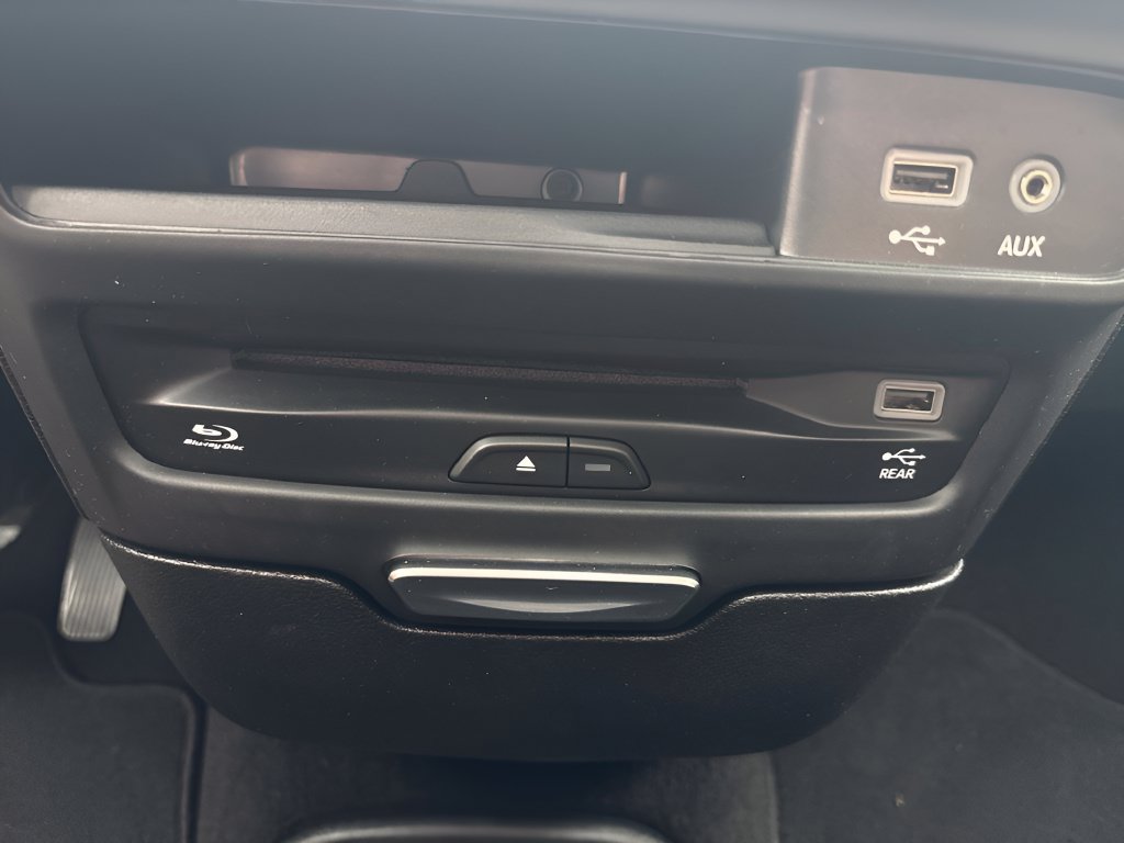 Used 2020 Chrysler Pacifica Limited w/ Advanced Safetytec Group FWD image 28