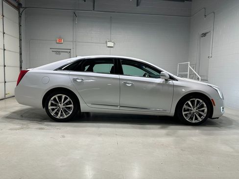 Used 2017 Cadillac XTS Premium Luxury image 2