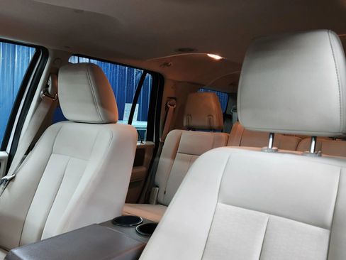 Used 2014 Ford Expedition XLT image 12