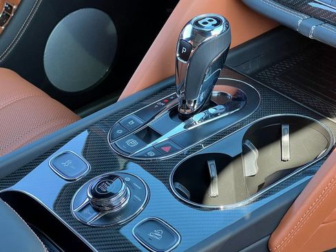 Used 2025 Bentley Bentayga image 52
