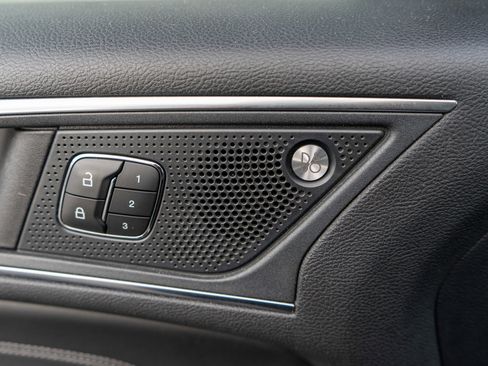 Used 2019 Ford Edge Titanium w/ Equipment Group 301A AWD/4WD image 16