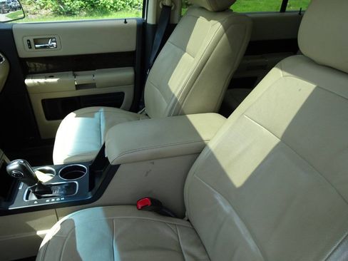 Used 2013 Ford Flex Limited FWD image 18
