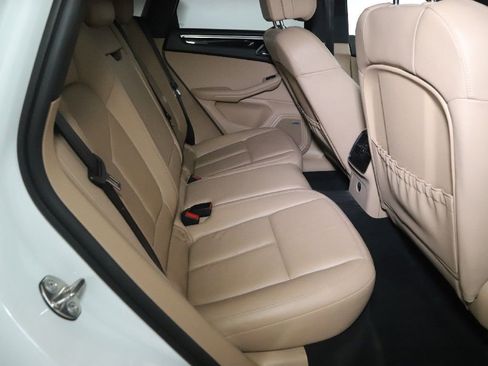 Used 2021 Porsche Macan AWD/4WD image 38