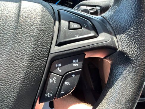 Used 2018 Ford Edge SE FWD image 19