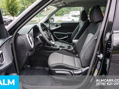 Used 2025 Kia Soul LX w/ LX Technology Package FWD image 20