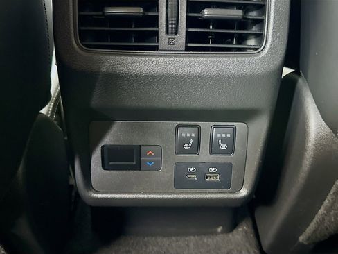 Used 2022 Nissan Rogue Platinum w/ Head-Up Display Package image 32