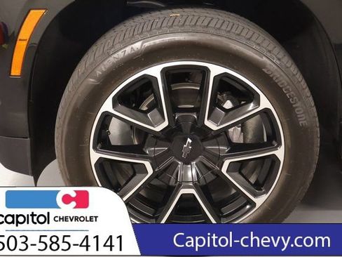 Used 2025 Chevrolet Suburban RST w/ Comfort Package AWD/4WD image 9