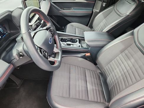 Used 2025 Ford Explorer ST-Line w/ ST-Line Street Pack AWD/4WD image 9