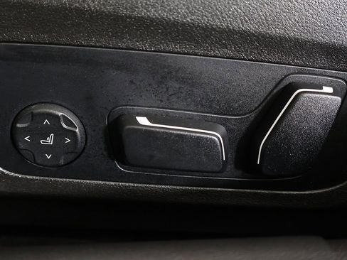 Used 2025 BMW 330i xDrive Sedan w/ M Sport Package image 33