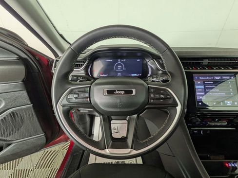 Certified 2024 Jeep Grand Cherokee Laredo image 20