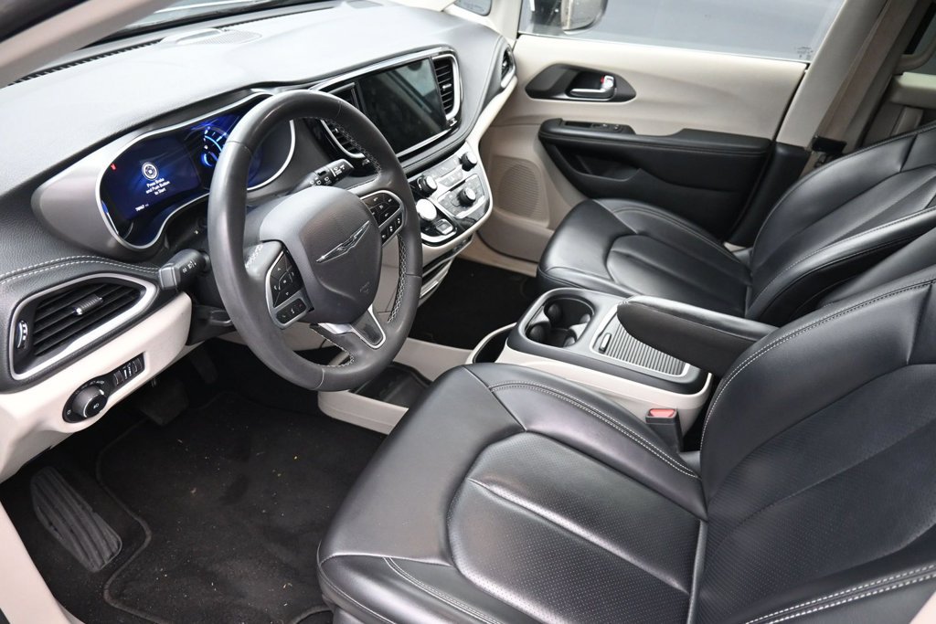 Used 2023 Chrysler Pacifica Touring-L FWD image 19