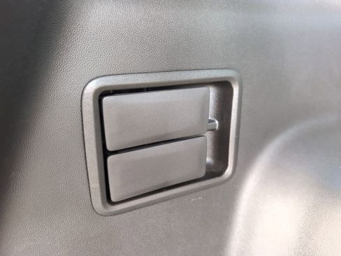 Used 2023 GMC Acadia SLT image 11