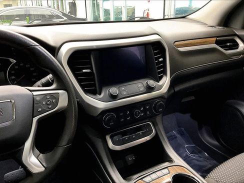 Used 2022 GMC Acadia SLE image 12
