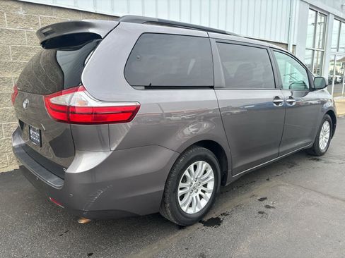 Used 2015 Toyota Sienna XLE w/ XLE Navigation Package image 3