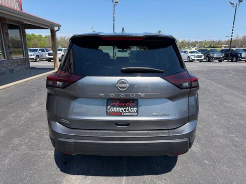 Used 2024 Nissan Rogue SV image 5