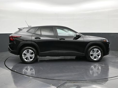 Used 2025 Chevrolet Trax LS FWD image 6