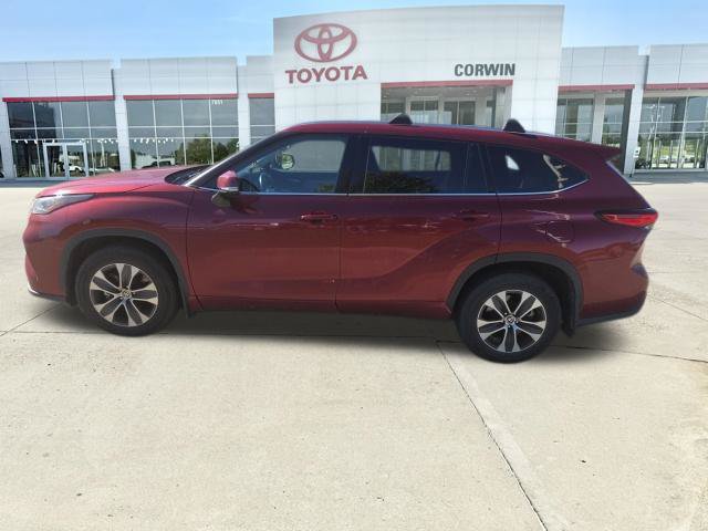 Used 2020 Toyota Highlander XLE AWD/4WD image 39