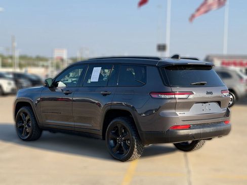 Used 2024 Jeep Grand Cherokee L Limited w/ Black Appearance Package AWD/4WD image 8