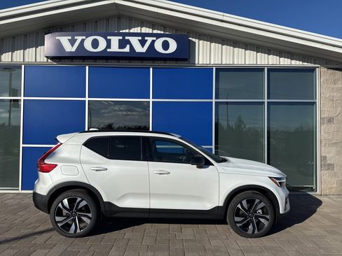 New 2026 Volvo XC40 B5 Ultra w/ Climate Package image 7