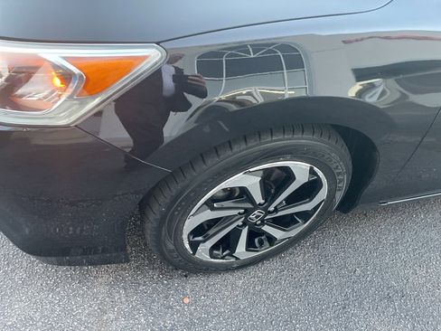 Used 2017 Honda Accord EX-L image 5