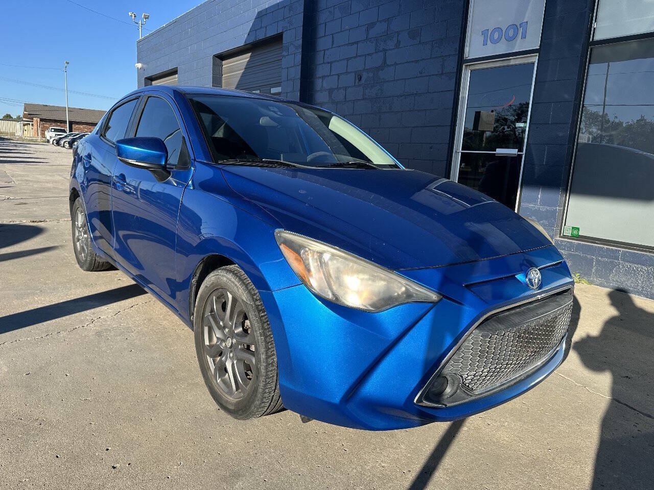 Used 2019 Toyota Yaris LE FWD image 2