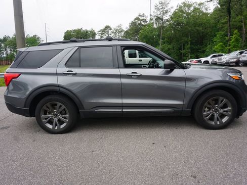 Used 2021 Ford Explorer XLT w/ Equipment Group 202A AWD/4WD image 26