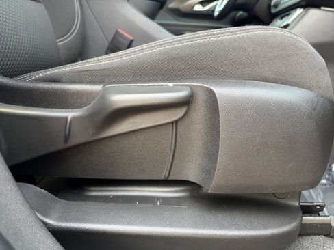 Used 2024 GMC Terrain SLE FWD image 29