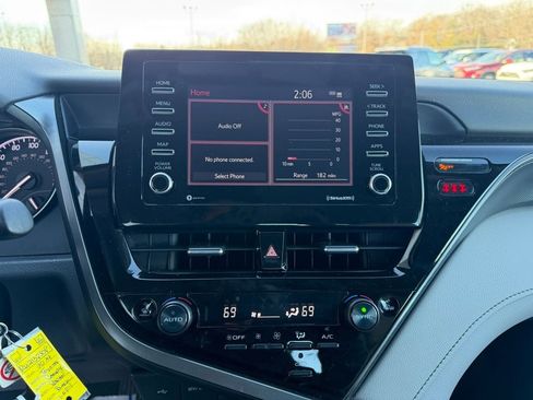 Used 2024 Toyota Camry SE image 15