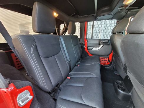 Used 2016 Jeep Wrangler Unlimited Sahara w/ Dual Top Group AWD/4WD image 20