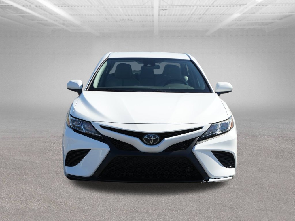 Used 2020 Toyota Camry SE FWD image 2