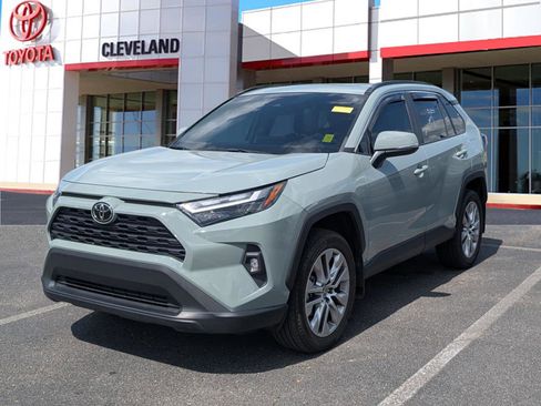 Used 2022 Toyota RAV4 XLE Premium image 4