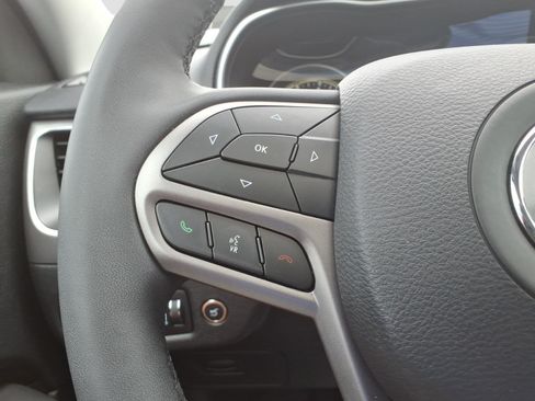 Used 2022 Jeep Cherokee Latitude Lux w/ Sun & Sound Group AWD/4WD image 24