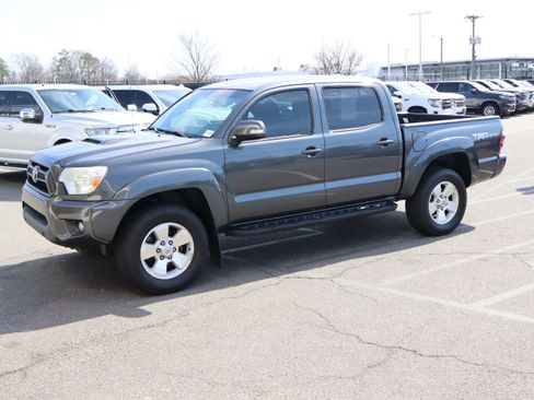 Used 2015 Toyota Tacoma PreRunner w/ TRD Sport Package image 5