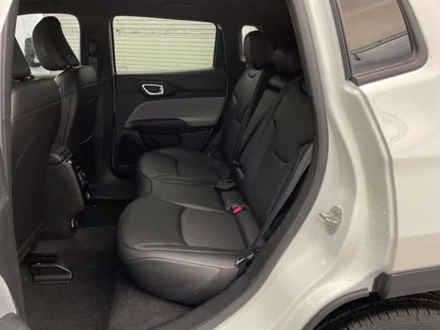 New 2026 Jeep Compass Latitude image 16