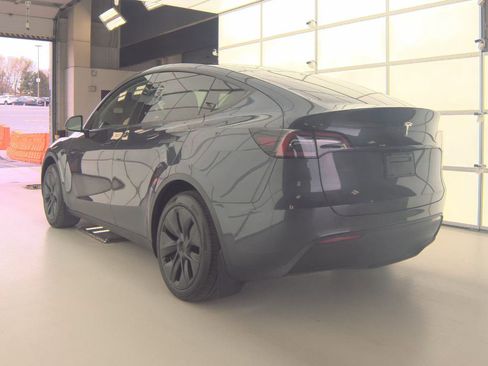 Used 2025 Tesla Model Y Long Range image 4