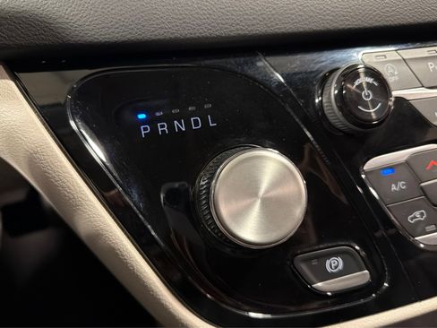 Used 2024 Chrysler Pacifica Touring-L FWD image 33