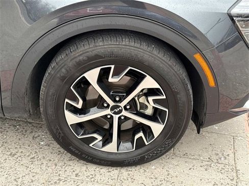 Used 2025 Kia Sportage EX w/ Premium Package image 7