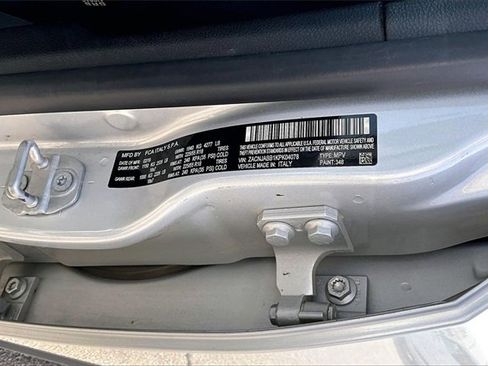 Used 2019 Jeep Renegade Latitude image 33