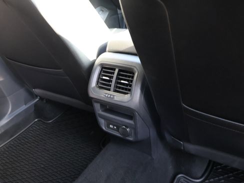 Used 2022 Volkswagen Tiguan SE w/ Panoramic Sunroof Package image 14