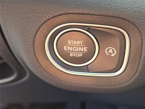 Used 2025 Mercedes-Benz GLE 450 4MATIC image 35