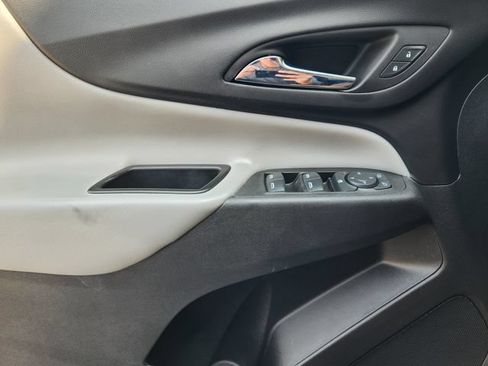 Used 2022 Chevrolet Equinox LS w/ LS Convenience Package FWD image 24