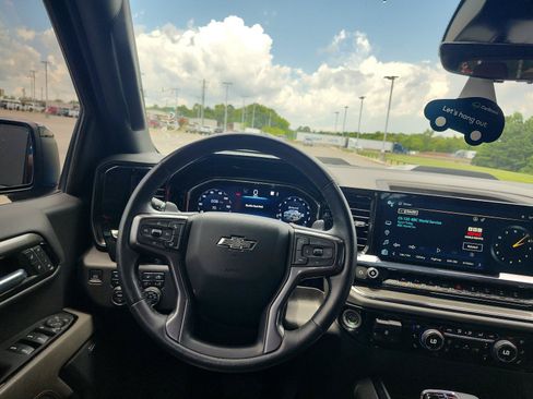 Used 2022 Chevrolet Silverado 1500 ZR2 w/ Technology Package AWD/4WD image 16