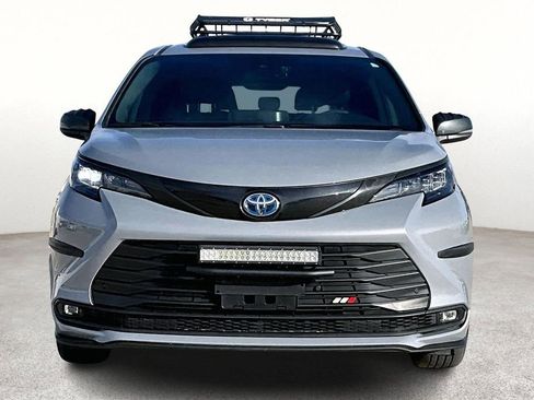 Used 2024 Toyota Sienna Platinum image 5