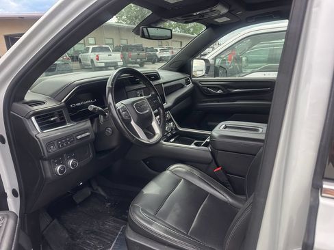 Used 2022 GMC Yukon XL Denali AWD/4WD image 4