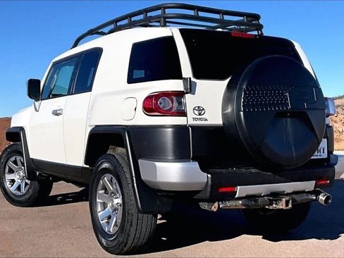 Used 2014 Toyota FJ Cruiser 4WD image 4